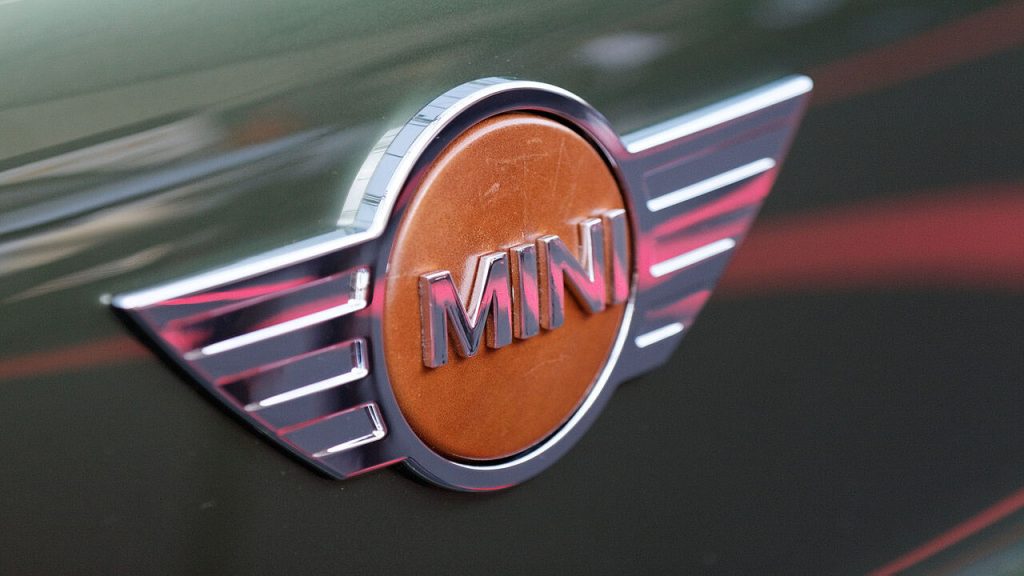 mini-john-cooper-works-2025-tem-visual-radical-e-tecnologia-de-ponta