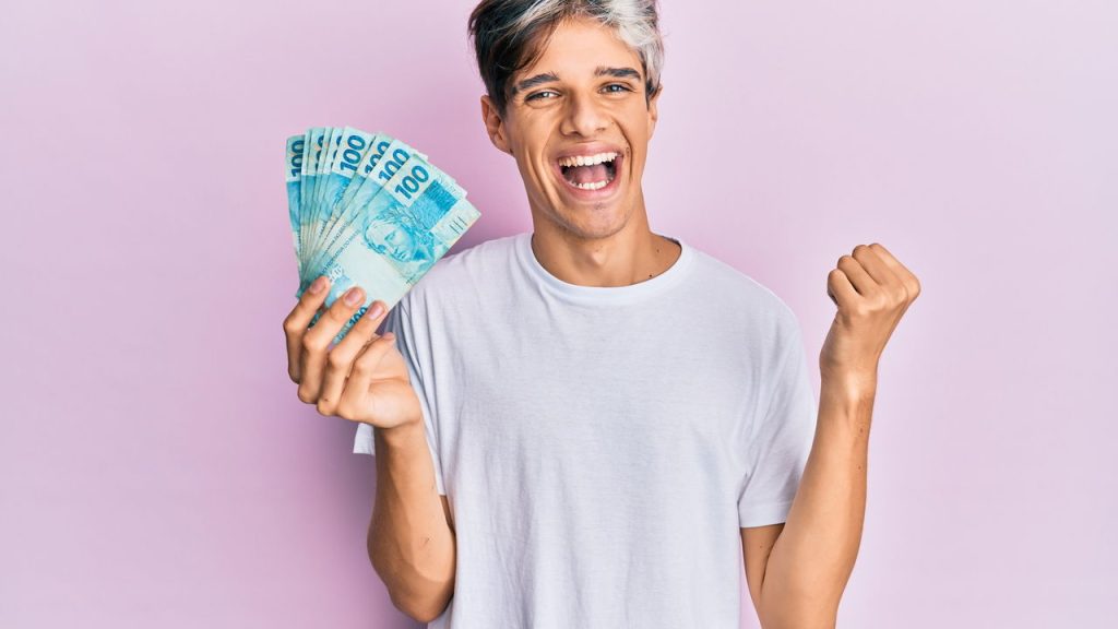 mec-garante-grana-extra-para-jovens-que-continuam-na-escola!