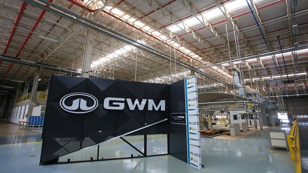 brasileiros-comemoram-novo-modelo-da-gwm-que-roda-mais-de-300-km-com-uma-unica-carga