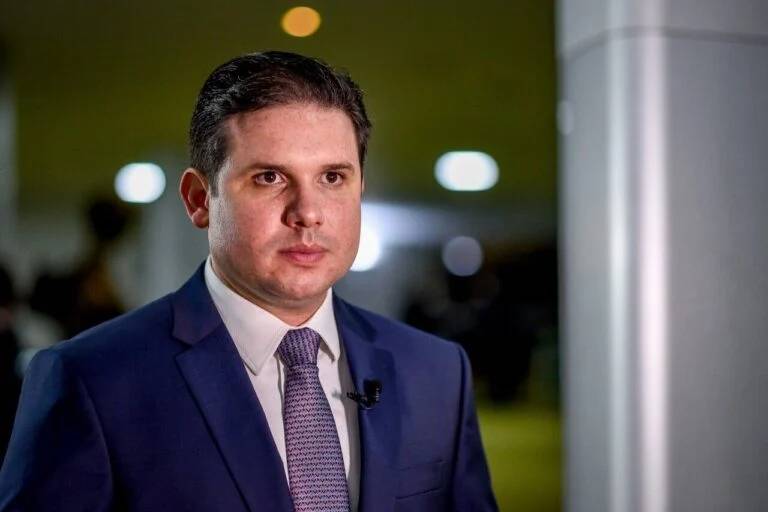 hugo-motta-se-reune-com-ceos-na-febraban-na-segunda-feira,-em-dia-de-agenda-em-sp