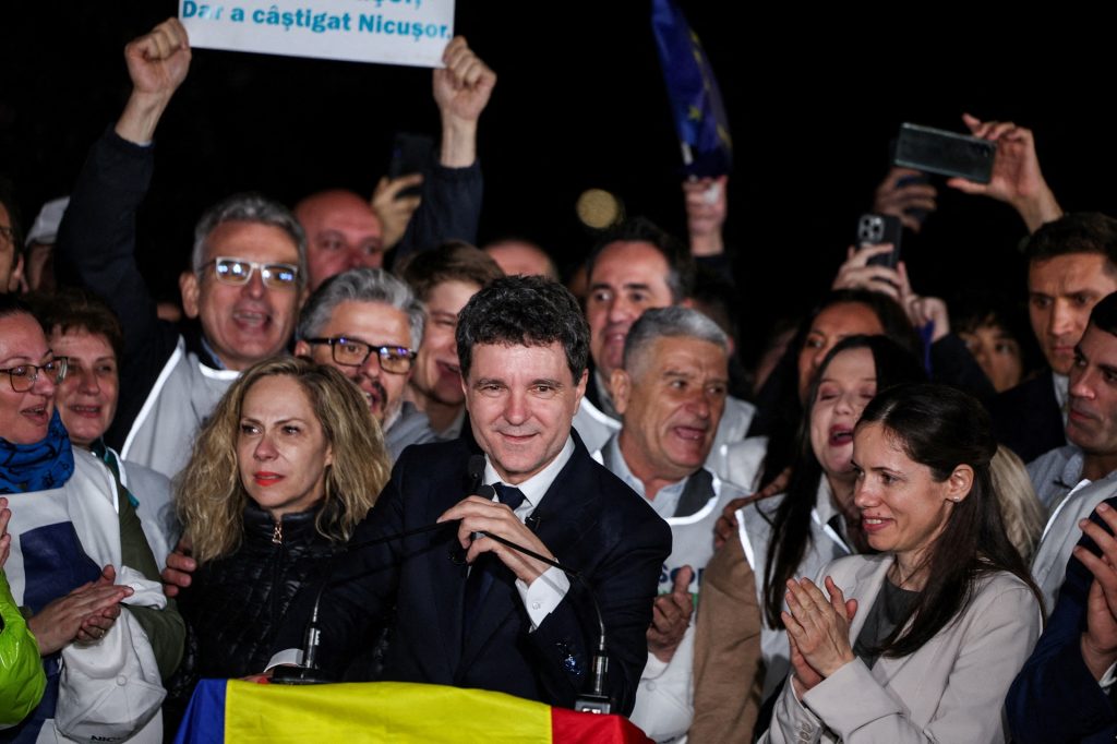 centrista-conquista-presidencia-da-romenia-sobre-rival-pro-trump