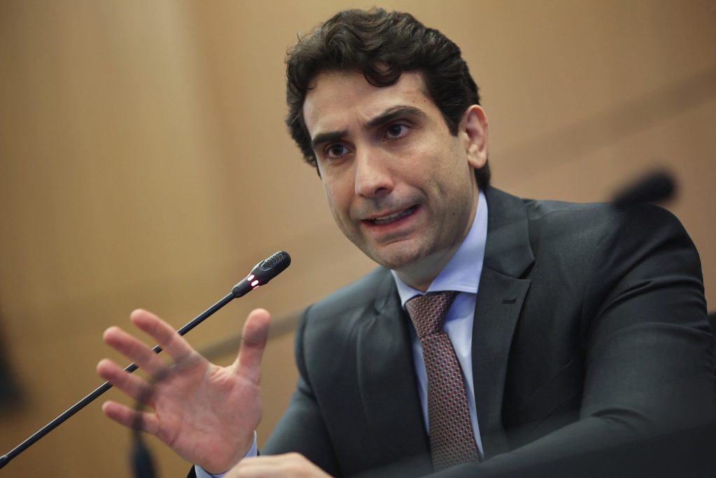 galipolo-defende-juros-em-nivel-“bastante-restritivo”-por-“bastante-tempo”