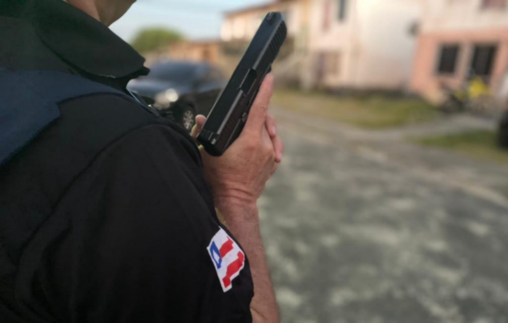 suspeito-de-homicidio-e-preso-em-cumprimento-de-mandado-judicial-em-juazeiro