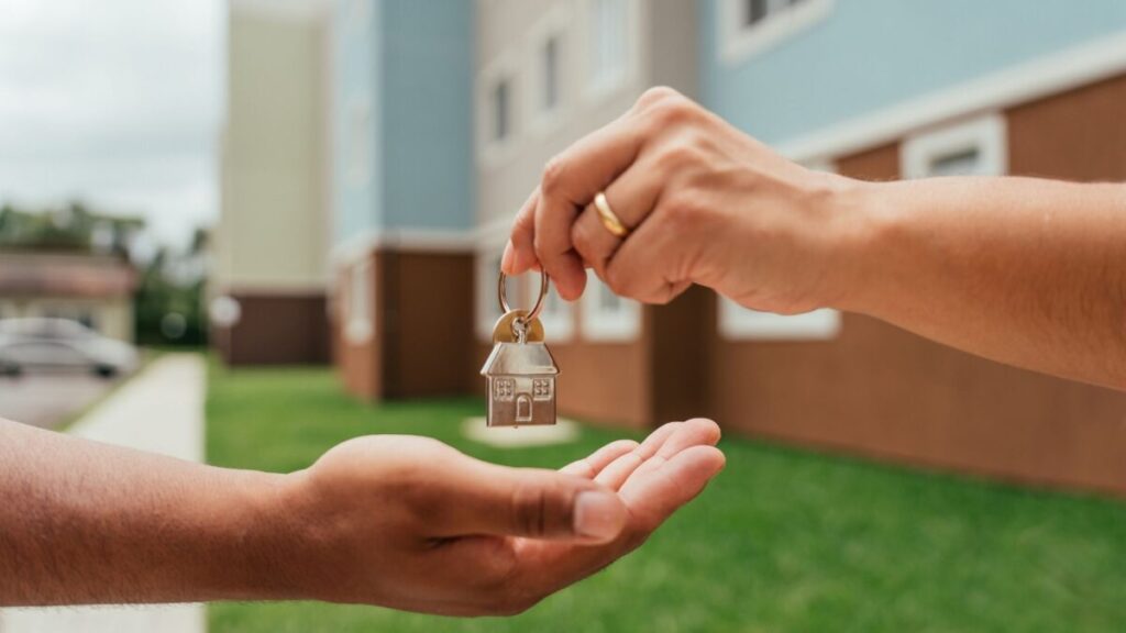 menos-gente,-mais-casas?-entenda-o-fenomeno-que-vai-mudar-o-mercado-imobiliario-dos-eua