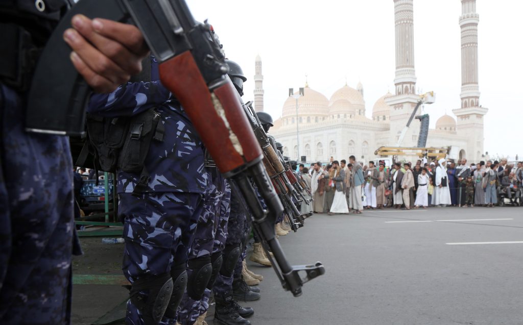 houthis-matam-ao-menos-30-em-ataque-no-iemen-e-atingem-territorio-da-arabia-saudita