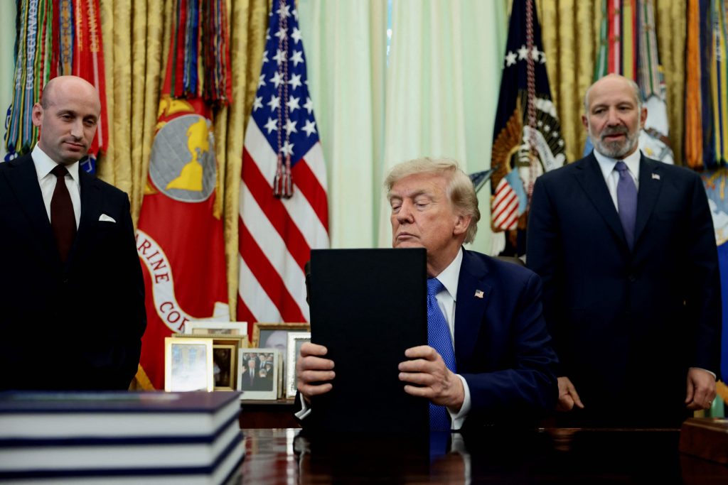 trump-assina-decreto-para-combater-‘turismo’-de-cidadania-por-nascimento