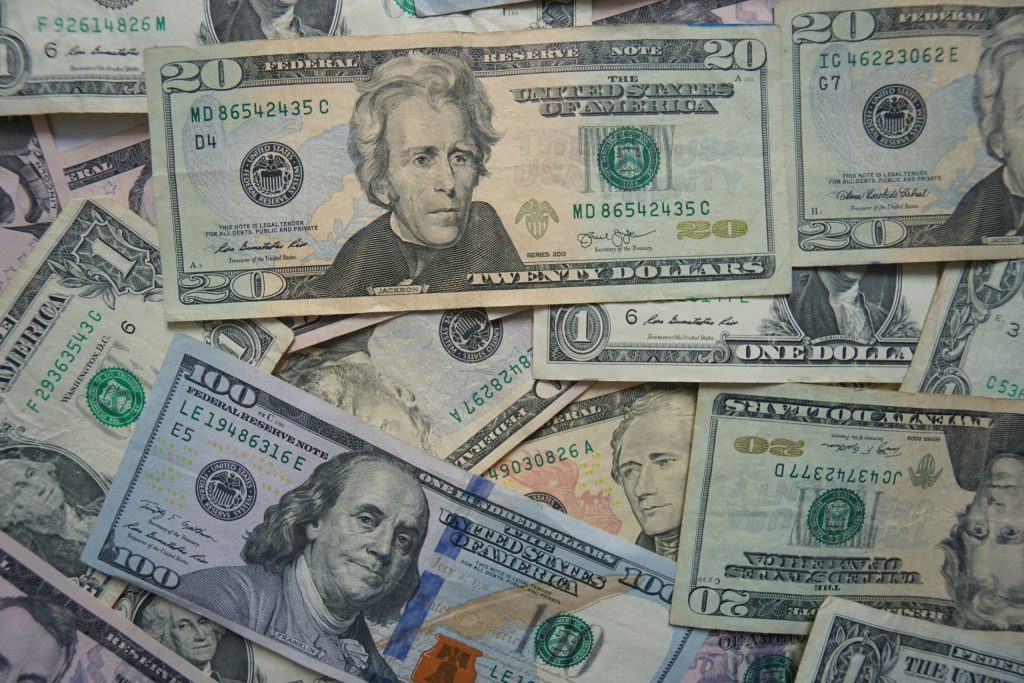 dolar-acelera-perdas-e-cai-abaixo-de-r$-5,10-apos-payroll-abaixo-do-previsto