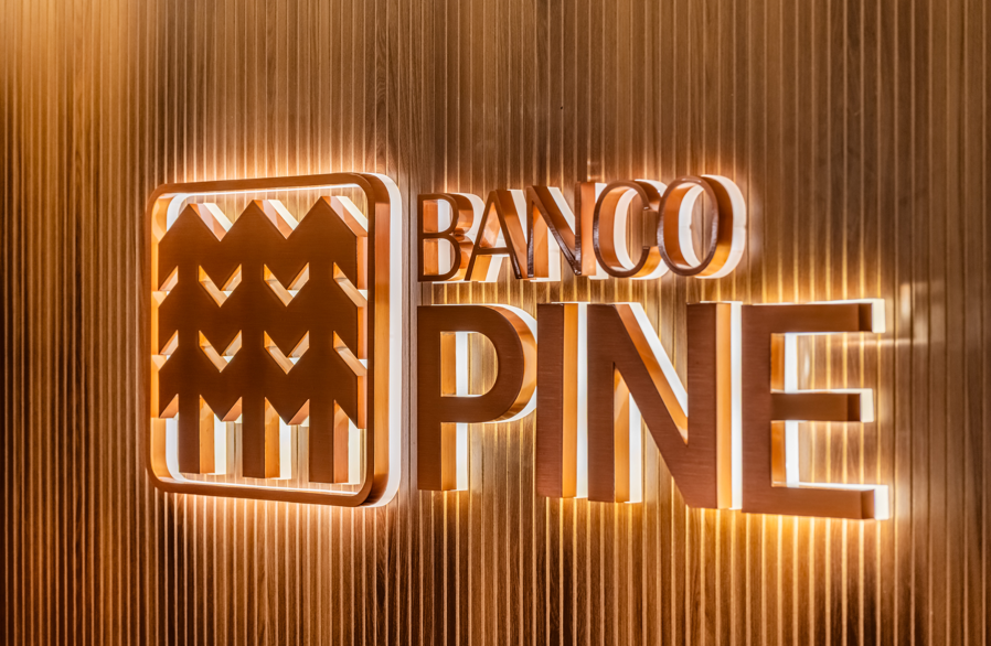 lucro-do-banco-pine-quase-dobra-no-2o-tri