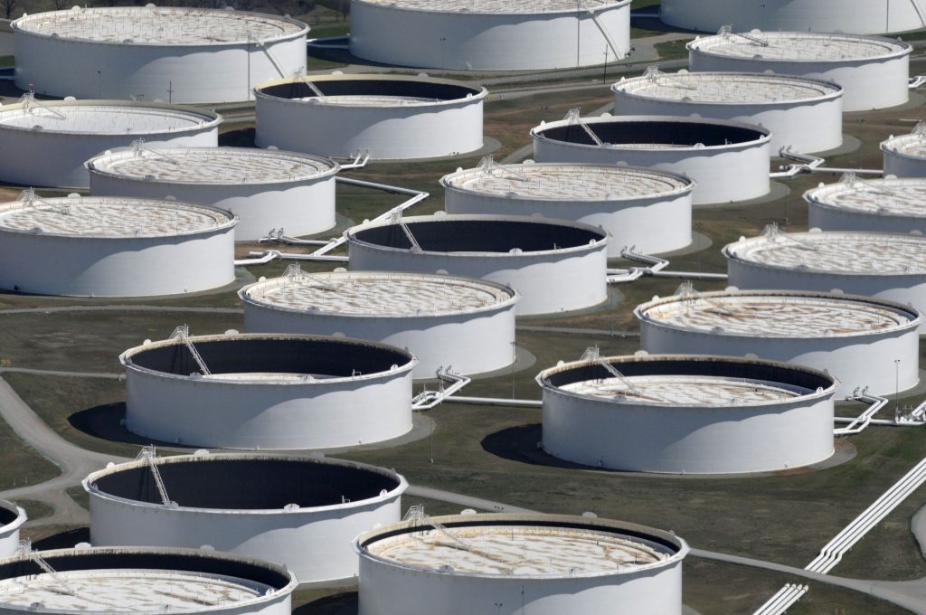 petroleo-fecha-com-queda-de-2%-diante-de-perspectivas-de-fraca-demanda