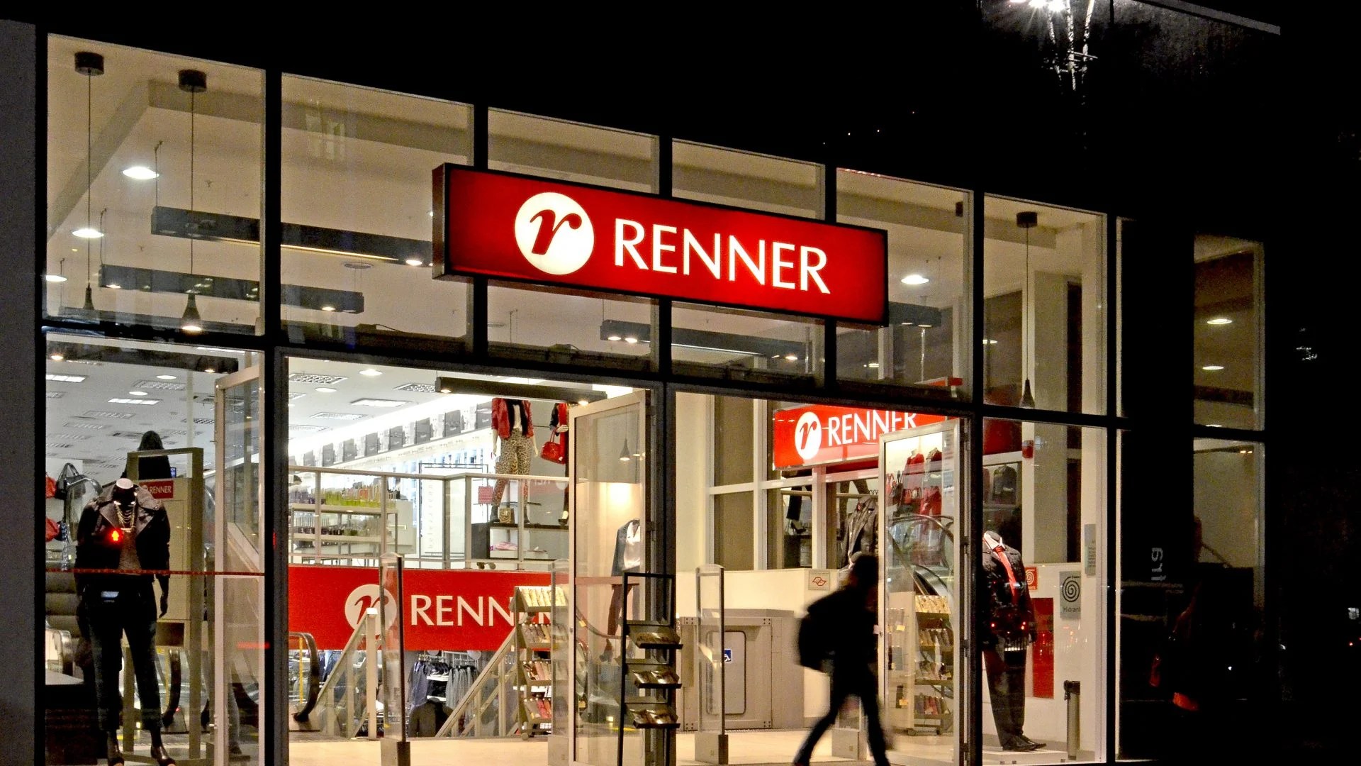 renner:-acao-cai-mais-de-2%-apos-ubs-bb-abandonar-compra-e-cortar-preco-alvo-em-25%
