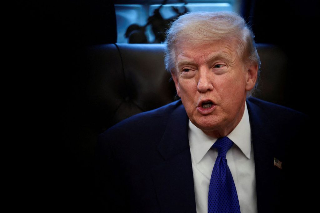 trump-pede-“um-pouquinho-a-mais”-pela-gasolina-para-impedir-ira-de-ter-arma-nuclear