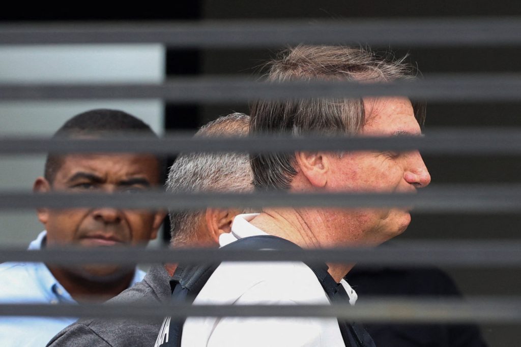 bolsonaro-pede-ao-stf-autorizacao-para-consulta-odontologica-com-mulher-de-flavio