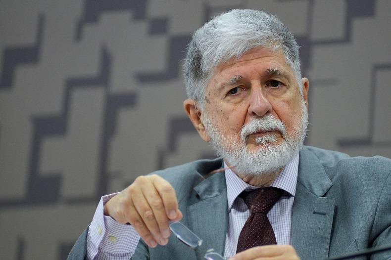 “brasil-precisa-acelerar-reacao-as-tarifas-americanas”,-diz-amorim