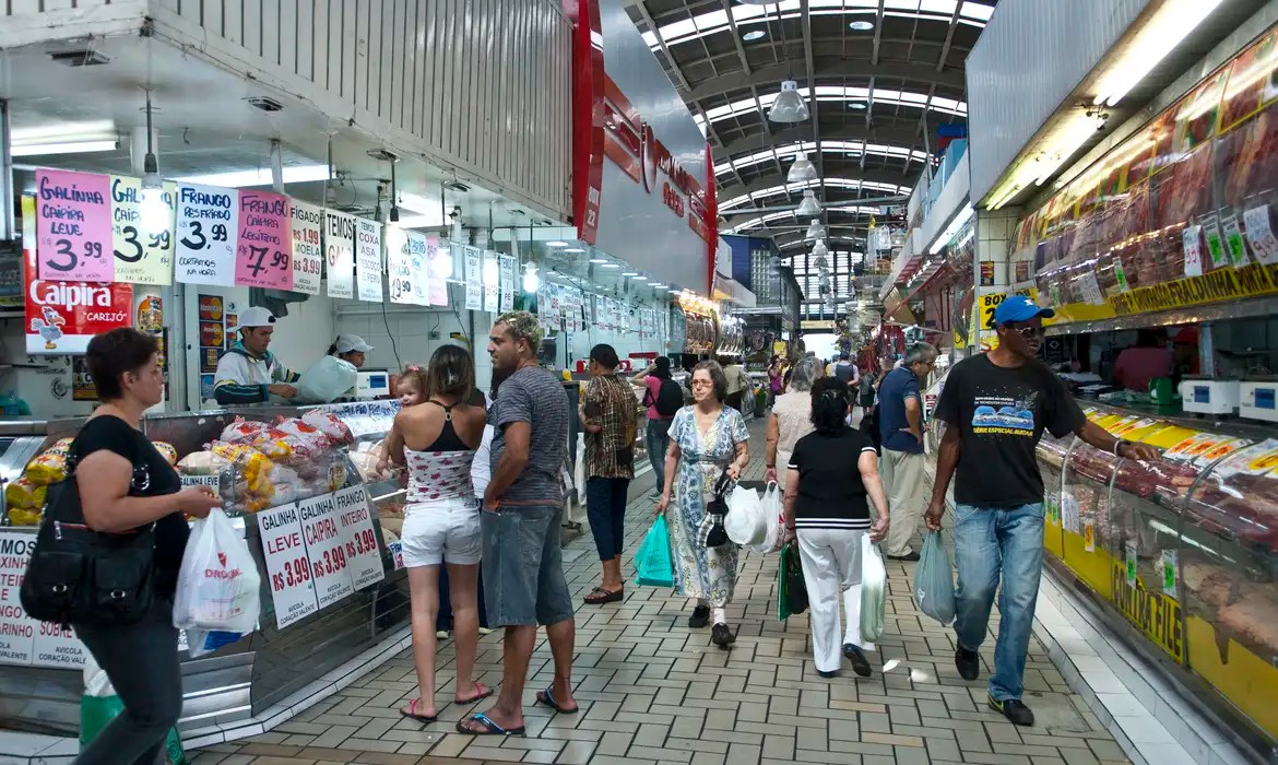 tesouro-direto:-taxas-recuam-em-dia-de-dado-economico-fraco-e-real-mais-forte