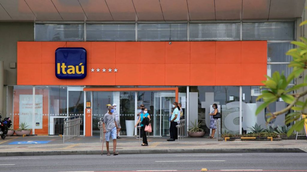credito-em-alerta-e-greve-pesam-sobre-acoes-de-bancos-na-bolsa